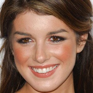 Shenae Grimes Profile Picture