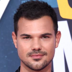 Taylor Lautner Profile Picture