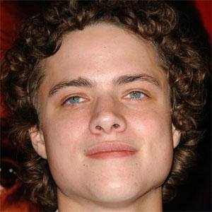 Douglas Smith Profile Picture