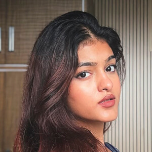 Aashiya Iqbal Headshot 5 of 6
