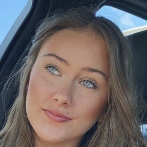 Abbey Borden Headshot 8 of 10