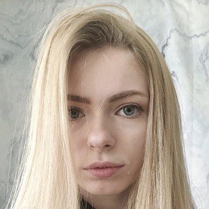 Addy Miller Headshot 6 of 10