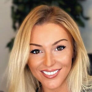 Agata Dominika Headshot 5 of 9