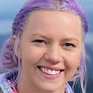 aili.likes.adventure Headshot 2 of 10