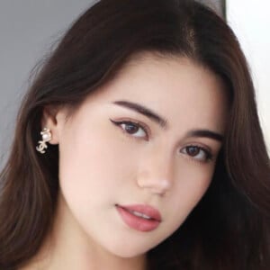 Ameliewyg Headshot 9 of 9