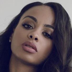 Analicia Chaves Headshot 3 of 10