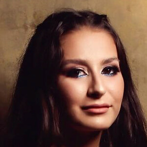 Andreea Corb Headshot 5 of 16