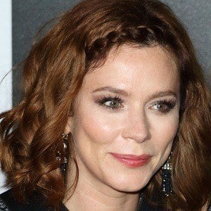 Anna Friel Headshot 4 of 10