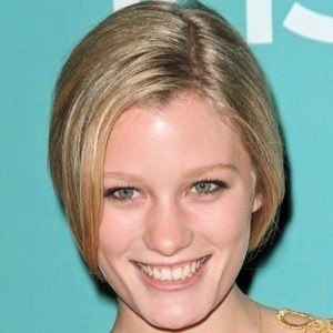 Ashley Hinshaw Headshot 5 of 6