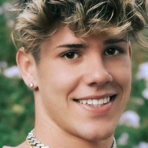 Ashton Pavlow Headshot 7 of 10