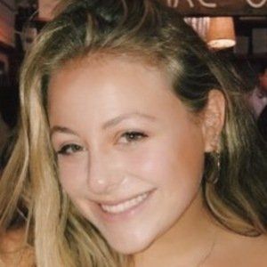Avery Topkis Headshot 6 of 10