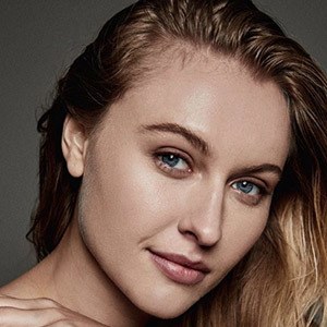 Baillie Riddell Headshot 2 of 6