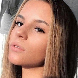 Bella Lupascu Headshot 6 of 8