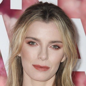 Betty Gilpin Headshot 3 of 3