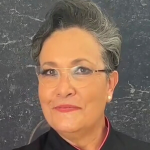 Betty Vázquez Headshot 4 of 6