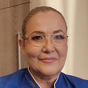 Betty Vázquez Headshot 6 of 6