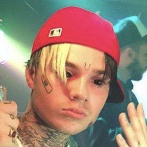 Bexey Swan Headshot 8 of 10