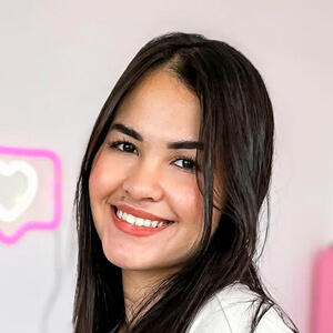 Bia Galvão Headshot 5 of 9