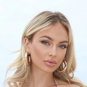 Caroline Wick Headshot 9 of 9