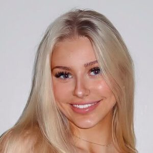 Caroline Wiley Headshot 5 of 9