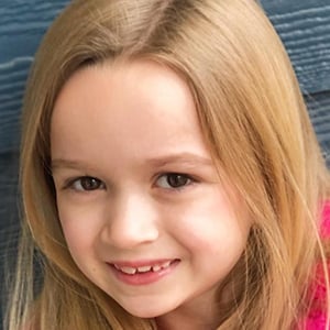 Chloe Clem Headshot 3 of 10