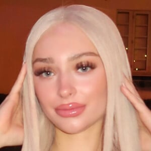 Chloistagram Headshot 3 of 3