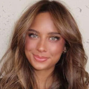 Courtney Hannah Headshot 5 of 7