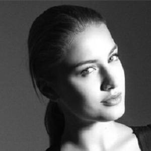 Daisy Mancini Headshot 8 of 9