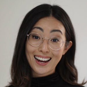 Dami Lee Headshot 2 of 4