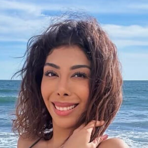 Daniela Argain Headshot 5 of 9