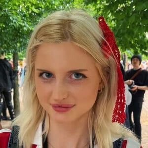 dearestashlyn Headshot 2 of 7