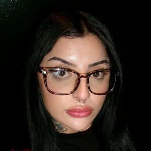 Dianna Geiny Headshot 4 of 6