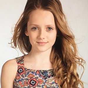 Elizabeth Hiley Headshot 6 of 10