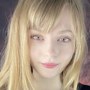 Ella Freya Headshot 7 of 10