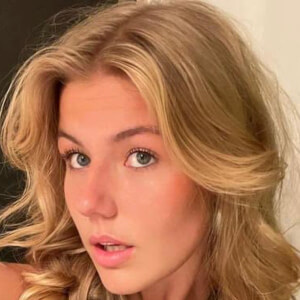 Ella Jae Headshot 6 of 8