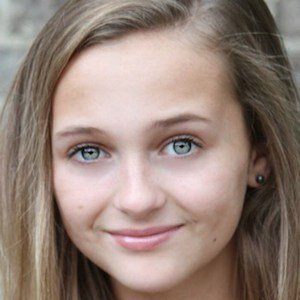 Elle Kent Headshot 6 of 10