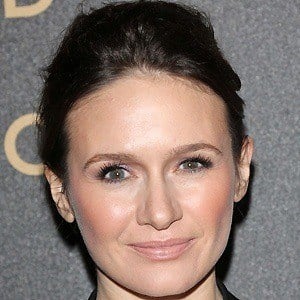 Emily Mortimer Headshot 6 of 10