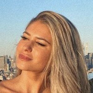 Emily Tanner Headshot 2 of 10