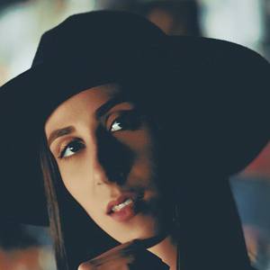 Emma Mizrahi Headshot 5 of 10