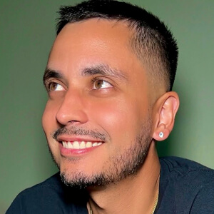 Endy Vega Headshot 6 of 7