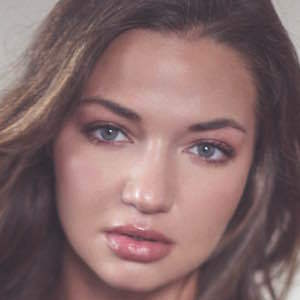 Erika Costell Headshot 4 of 10