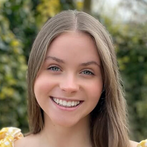 Erin Scarfe Headshot 11 of 12