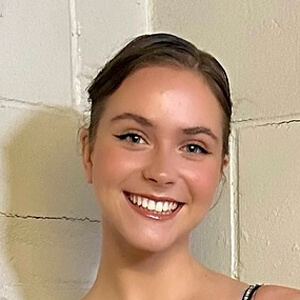 Erin Scarfe Headshot 7 of 12