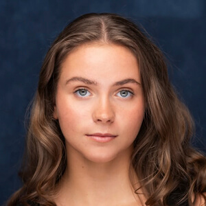 Erin Scarfe Headshot 9 of 12