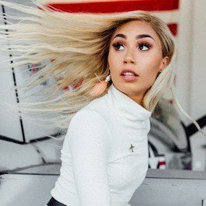 Eva Gutowski Headshot 6 of 6