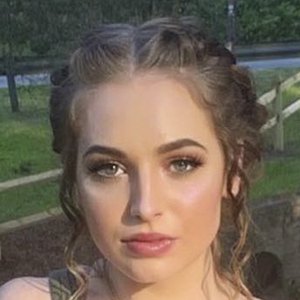 foxyashlynn at age 19