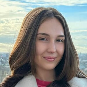 Gabbi Zuniga Headshot 3 of 6