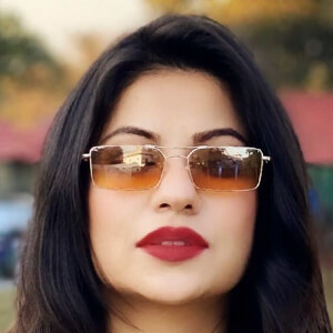 Geet Gambhir Headshot 4 of 7