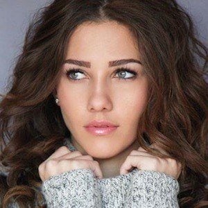 Gigi Papasavvas Headshot 10 of 10