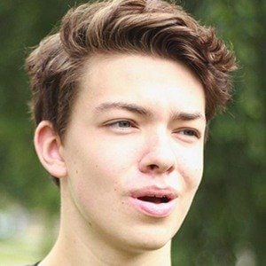 Gregor Reynolds Headshot 8 of 10